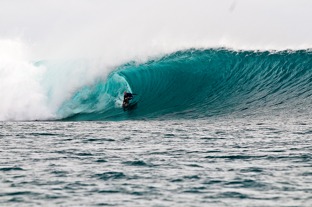 Ian Battrick on a solid Kandui wave.